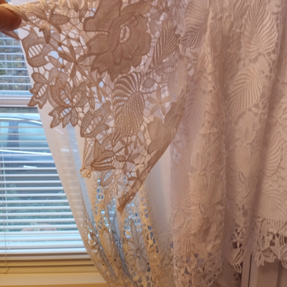 LACE BLOUSE - Picture 3 of 3